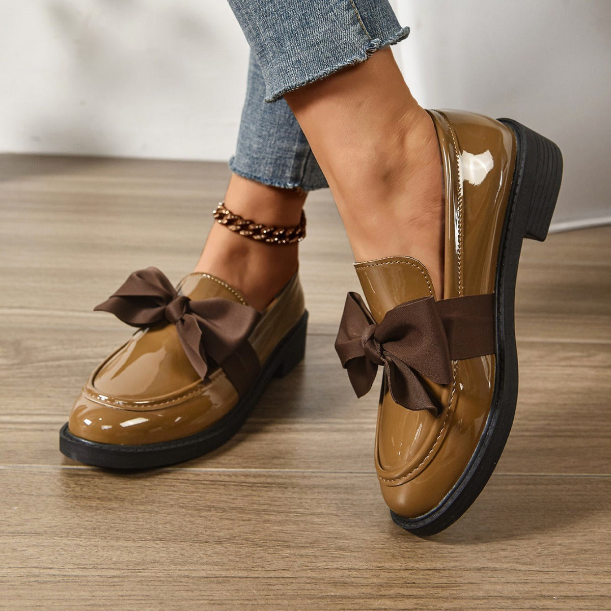 Wiktoria | Damskie buty wsuwane (slip-on) na platformie, z okrągłym noskiem i ozdobnym węzłem | Rokishi