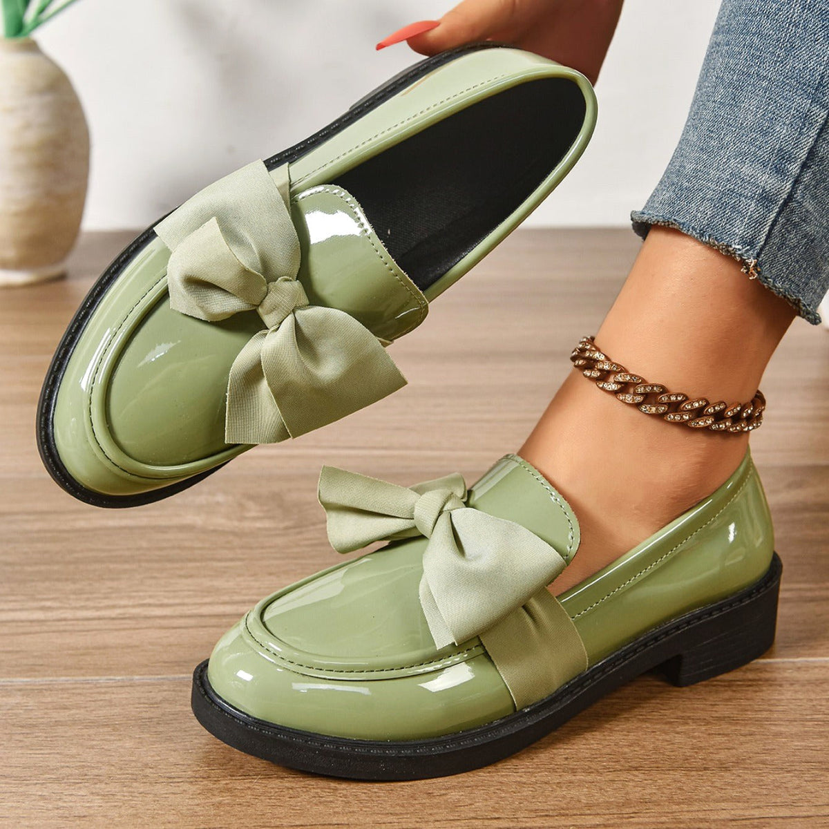 Wiktoria | Damskie buty wsuwane (slip-on) na platformie, z okrągłym noskiem i ozdobnym węzłem | Rokishi
