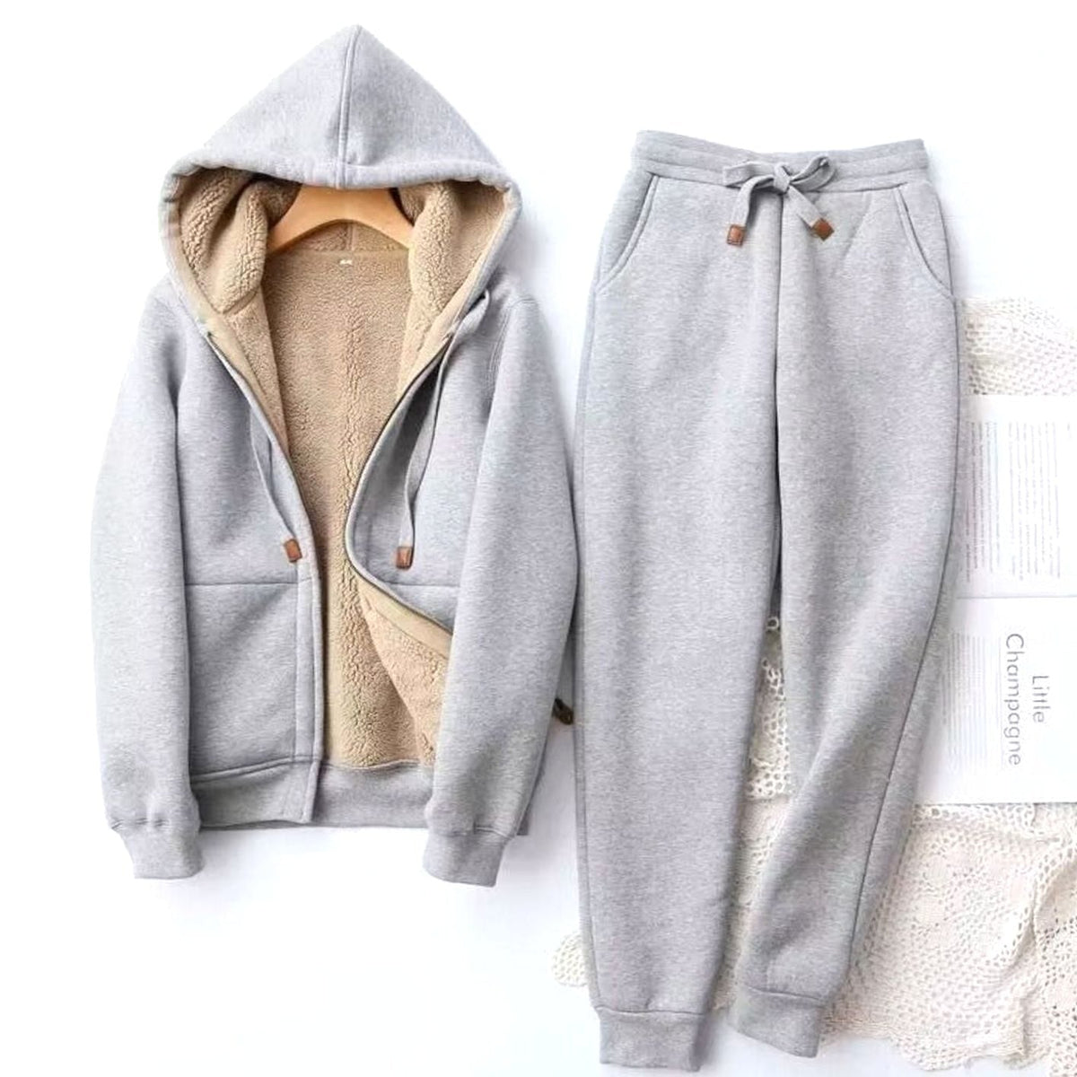 Antonina | Damski dres bluza-joggery z ociepliną fleece, ciepły zestaw z bluzą z kapturem i spodniami dresowymi | Rokishi | Czarny