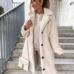 Krystyna | Damski oversize'owy długi płaszcz teddy, jesienny płaszcz o miękkiej fakturze | Rokishi | Beżowy
