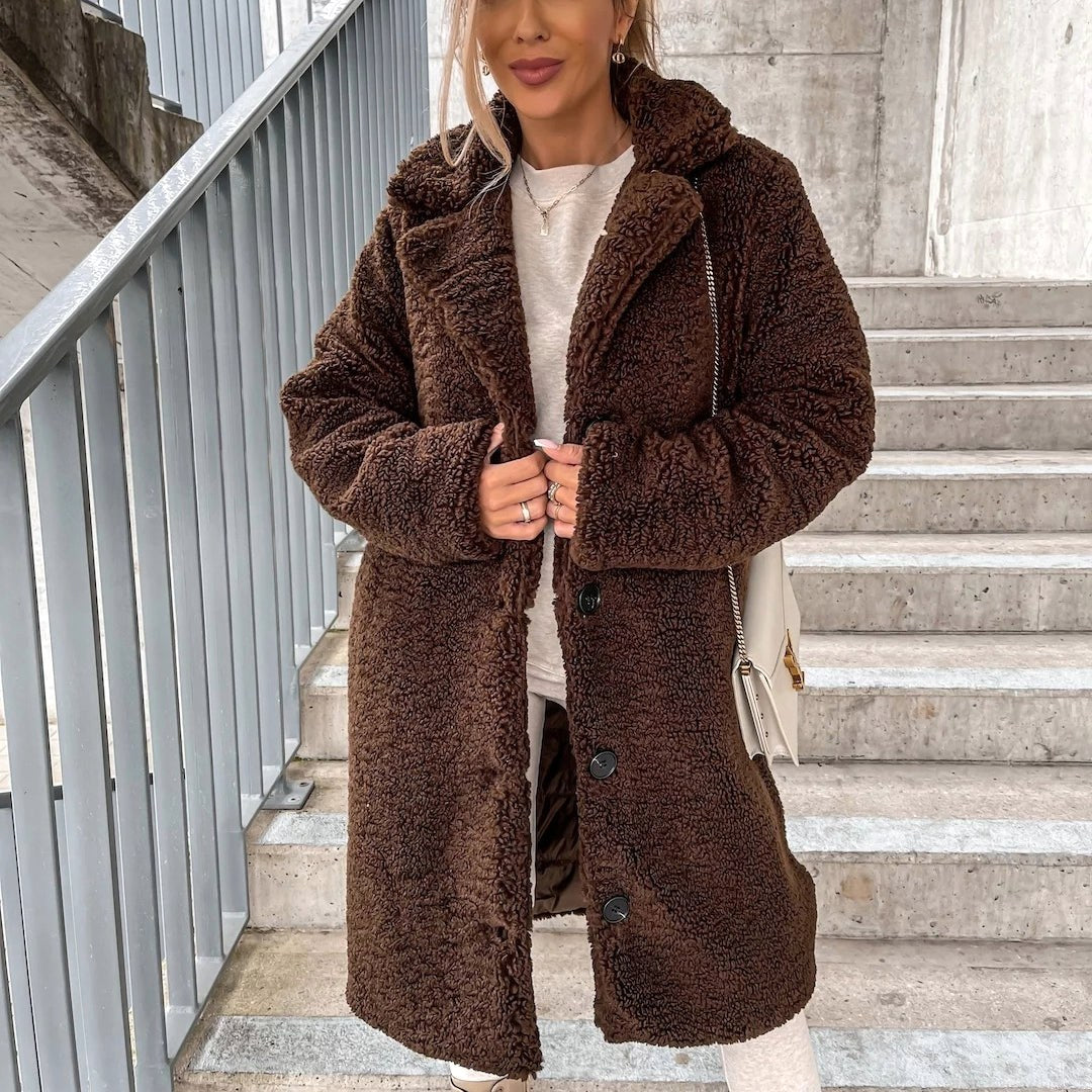 Krystyna | Damski oversize'owy długi płaszcz teddy, jesienny płaszcz o miękkiej fakturze | Rokishi | Beżowy