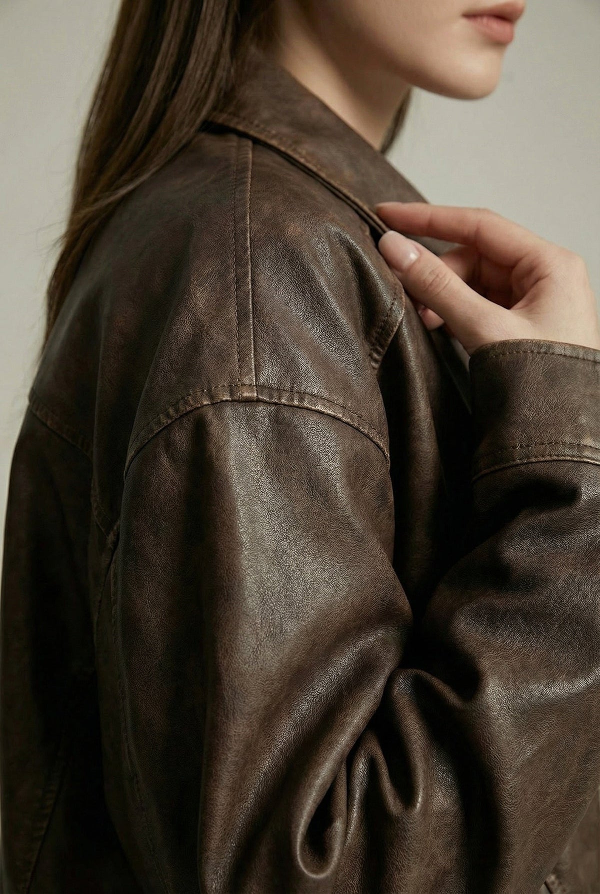 Magdalena | Damska oversize’owa kurtka ze skóry ekologicznej, wierzchnia odzież w kolorze vintage brązu | Rokishi | Brązowy