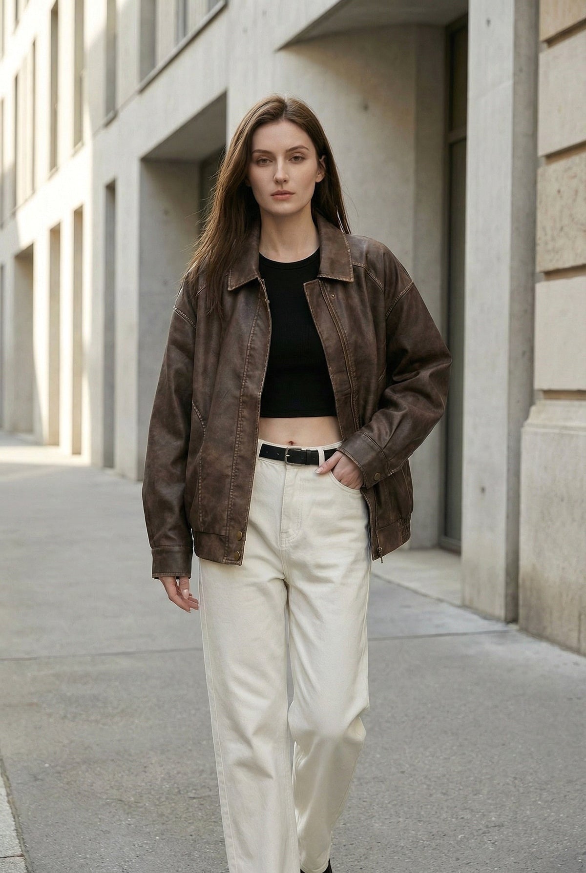 Magdalena | Damska oversize’owa kurtka ze skóry ekologicznej, wierzchnia odzież w kolorze vintage brązu | Rokishi | 