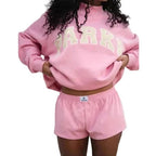 Cecylia | Damska dzianinowa bluza ze stójką, sweter z napisem w stylu varsity | Rokishi | Różowy