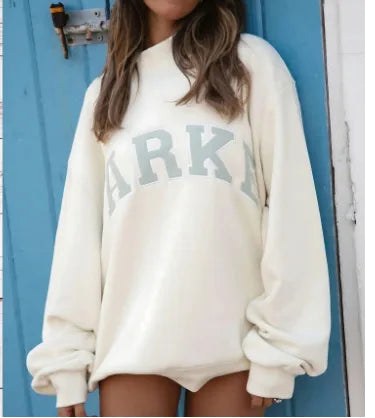 Cecylia | Damska dzianinowa bluza ze stójką, sweter z napisem w stylu varsity | Rokishi | Różowy